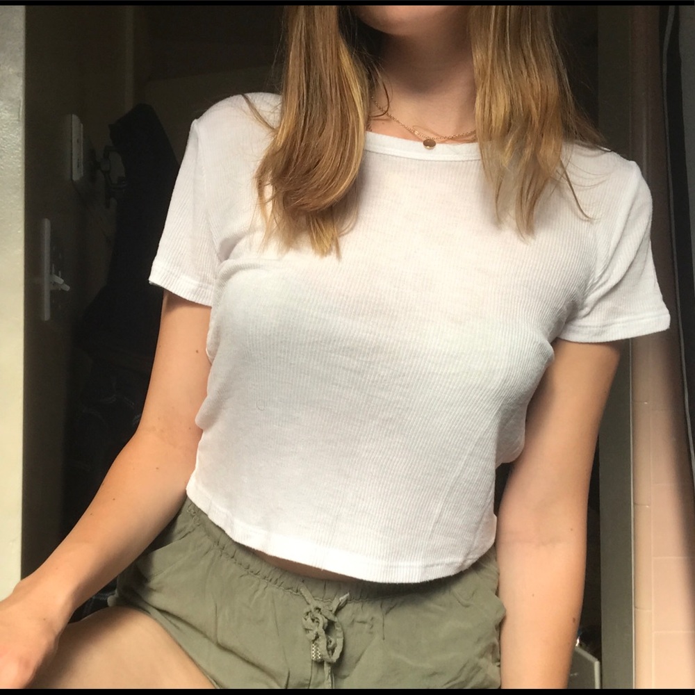 white pacsun crop top!💘